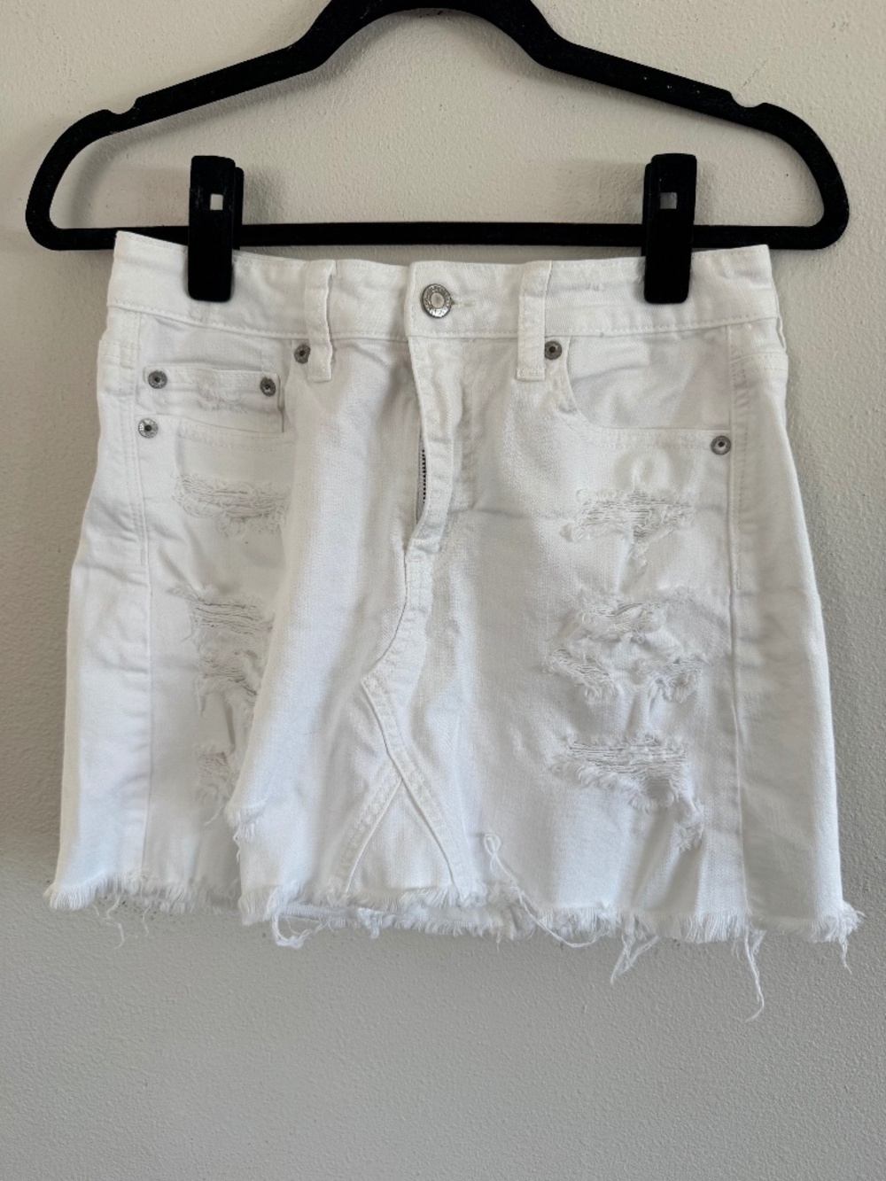 American Eagle White Distressed Denim Mini Skirt Size 4